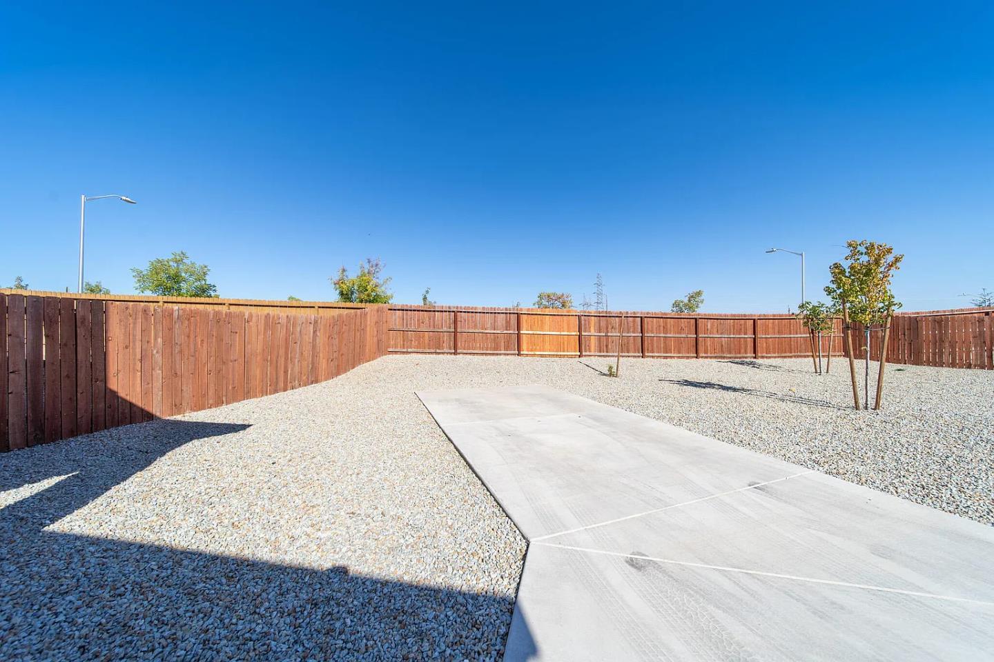 Detail Gallery Image 16 of 20 For 887 Congaree Ln, Redding,  CA 96001 - 4 Beds | 2/1 Baths