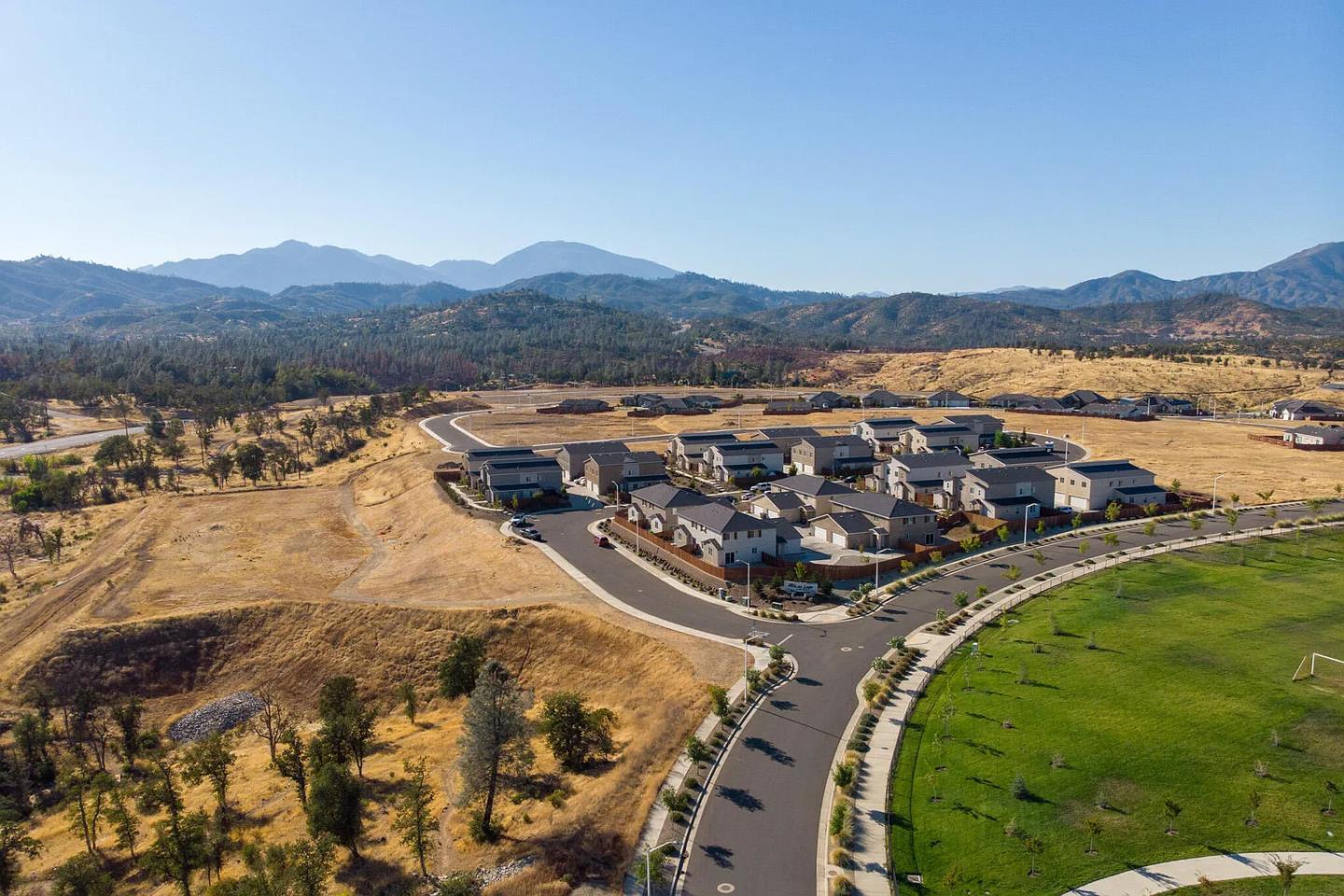 Detail Gallery Image 20 of 20 For 887 Congaree Ln, Redding,  CA 96001 - 4 Beds | 2/1 Baths