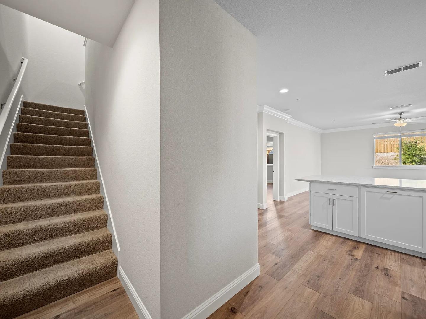 Detail Gallery Image 4 of 20 For 887 Congaree Ln, Redding,  CA 96001 - 4 Beds | 2/1 Baths