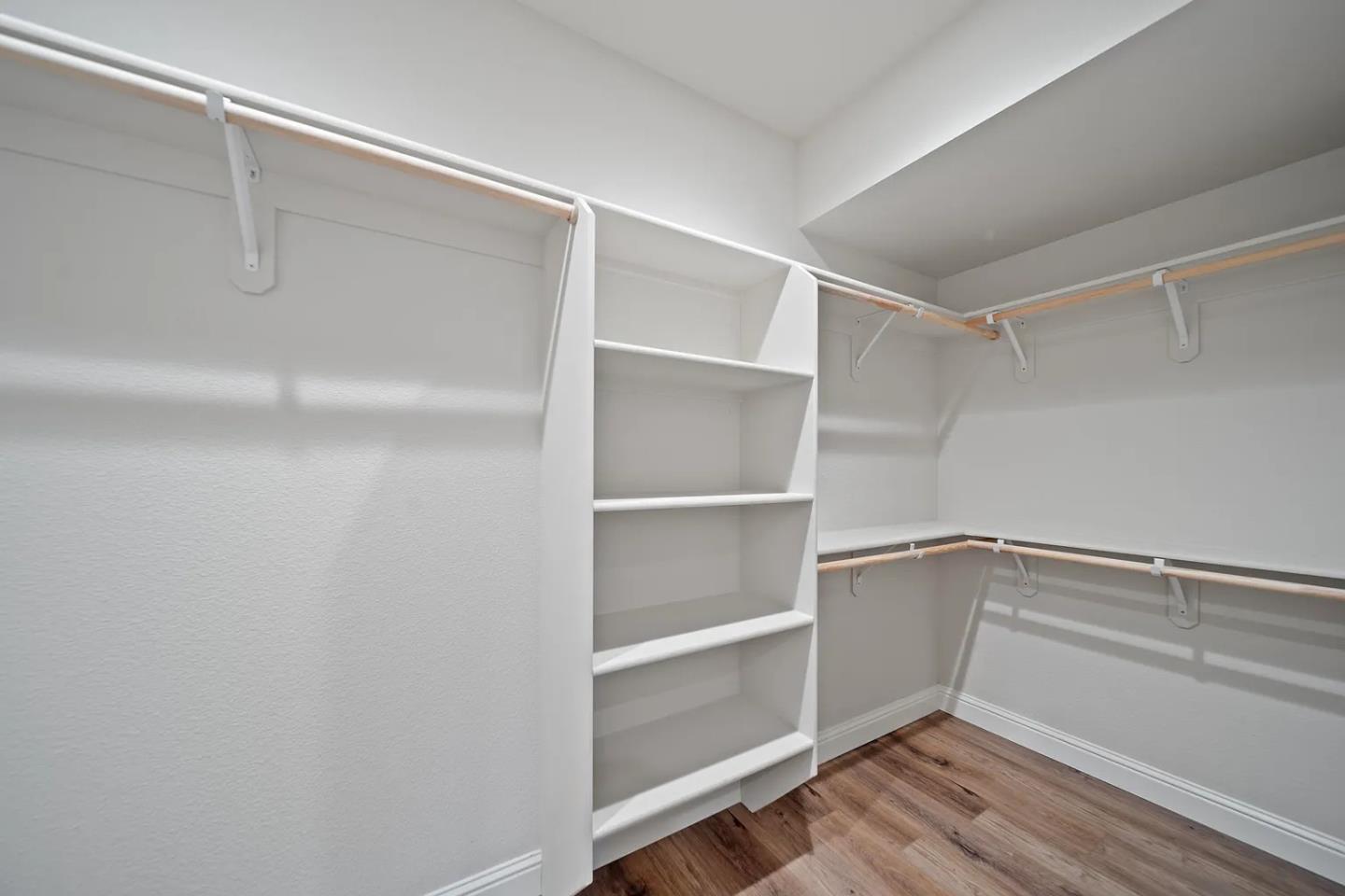 Detail Gallery Image 6 of 20 For 887 Congaree Ln, Redding,  CA 96001 - 4 Beds | 2/1 Baths