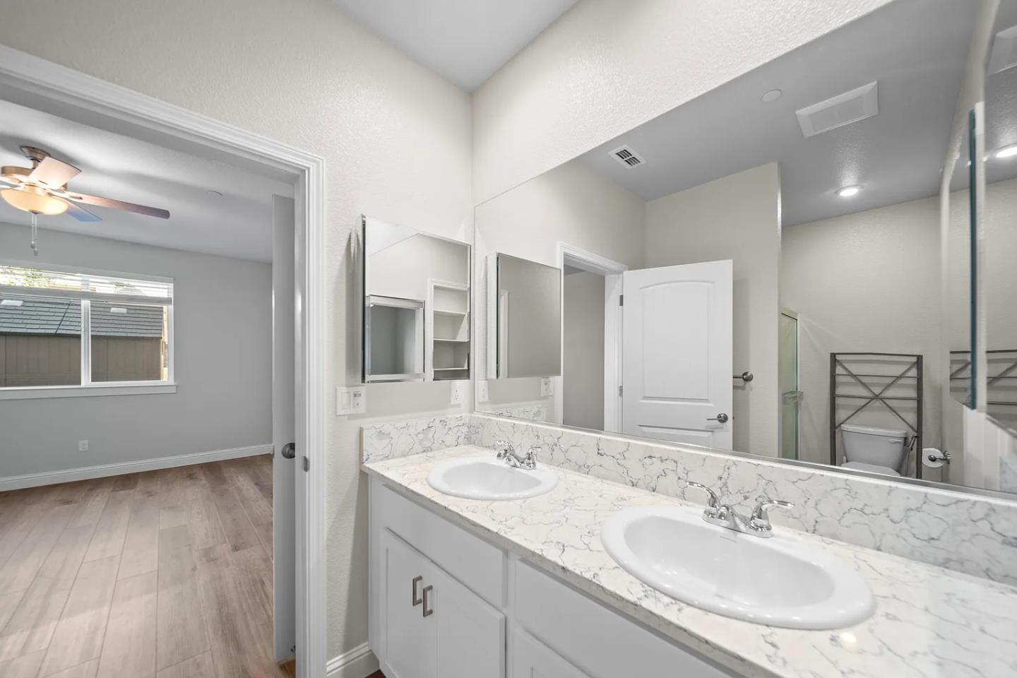 Detail Gallery Image 8 of 20 For 887 Congaree Ln, Redding,  CA 96001 - 4 Beds | 2/1 Baths