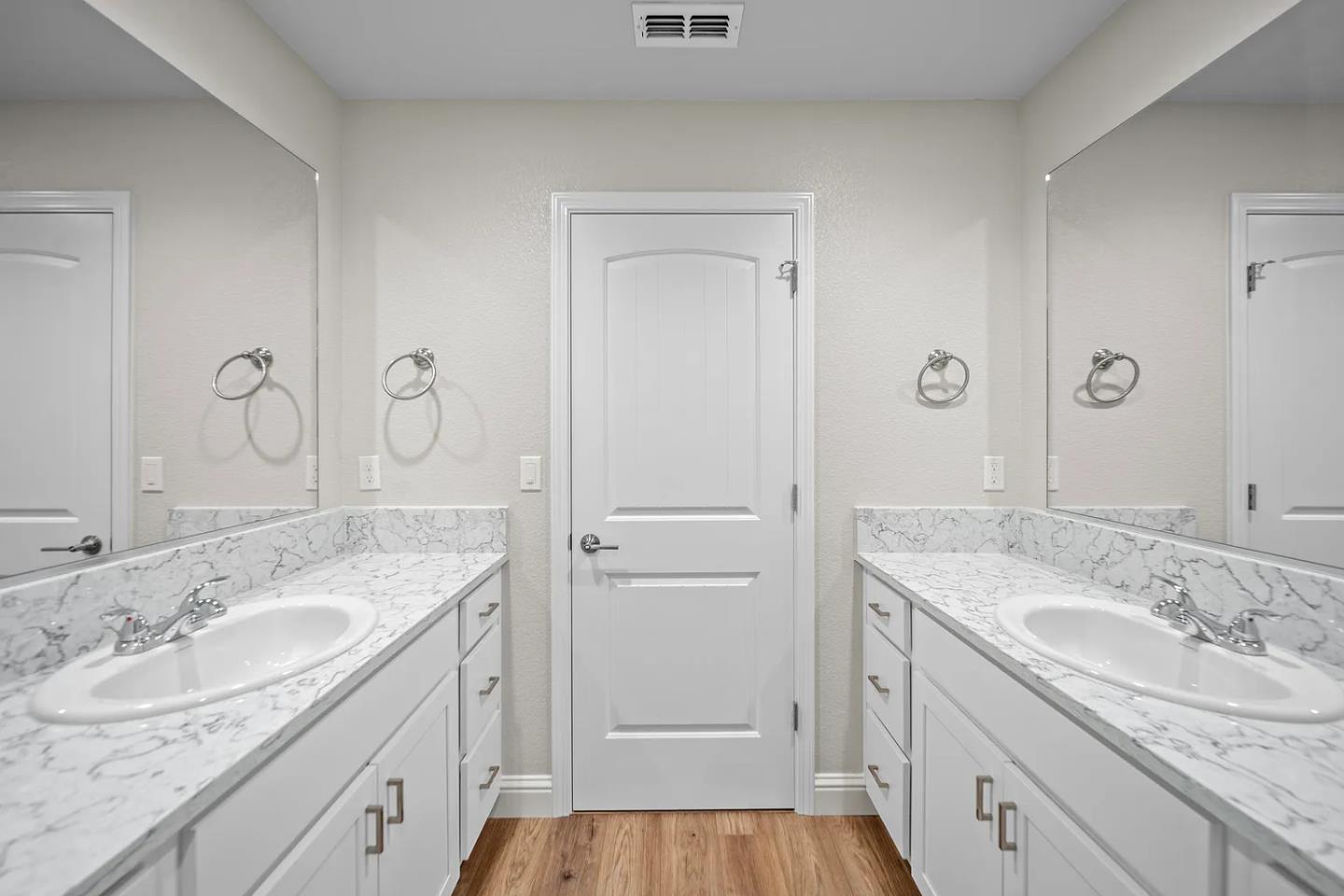 Detail Gallery Image 9 of 20 For 887 Congaree Ln, Redding,  CA 96001 - 4 Beds | 2/1 Baths