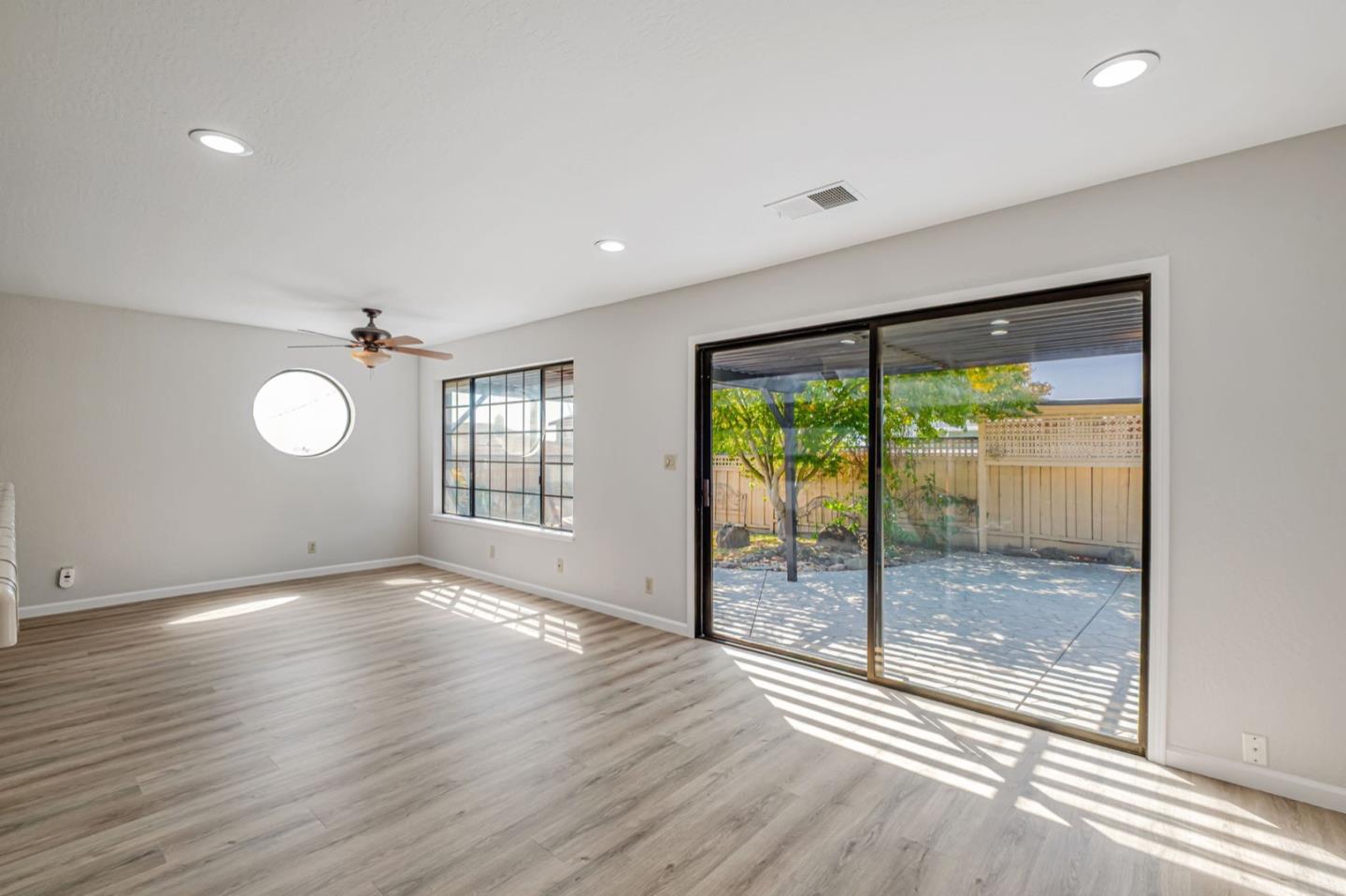 Detail Gallery Image 11 of 30 For 16265 Lyle St, Castro Valley,  CA 94578 - 5 Beds | 2 Baths