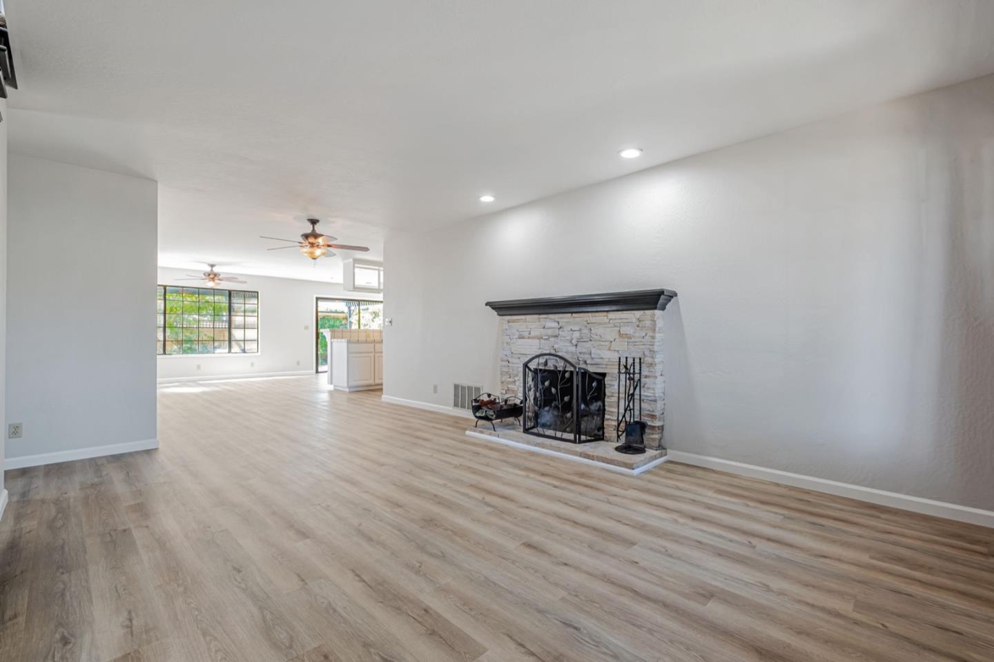 Detail Gallery Image 4 of 30 For 16265 Lyle St, Castro Valley,  CA 94578 - 5 Beds | 2 Baths