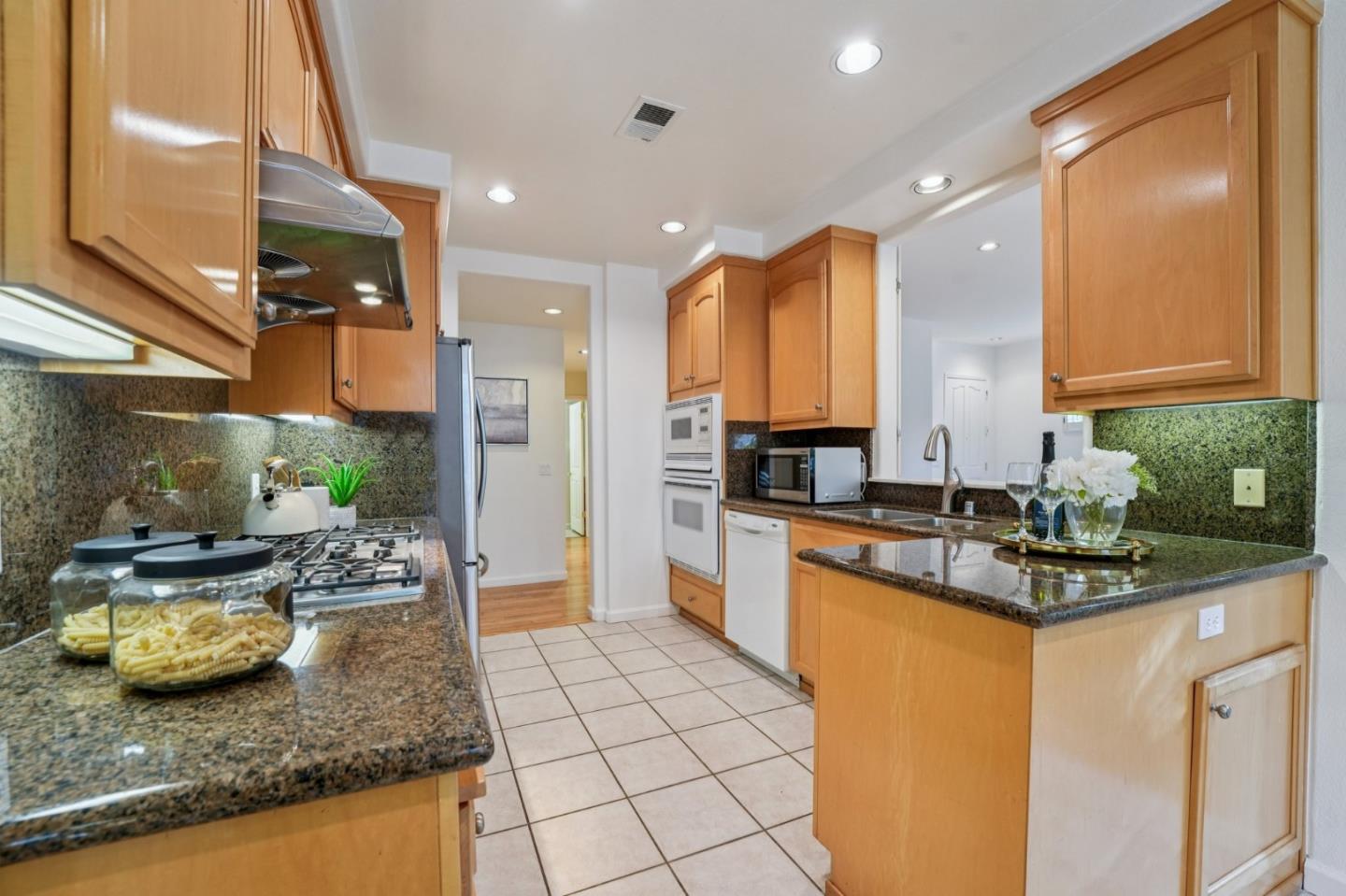 Detail Gallery Image 16 of 61 For 2245 Silver Blossom Ct, San Jose,  CA 95138 - 2 Beds | 2 Baths