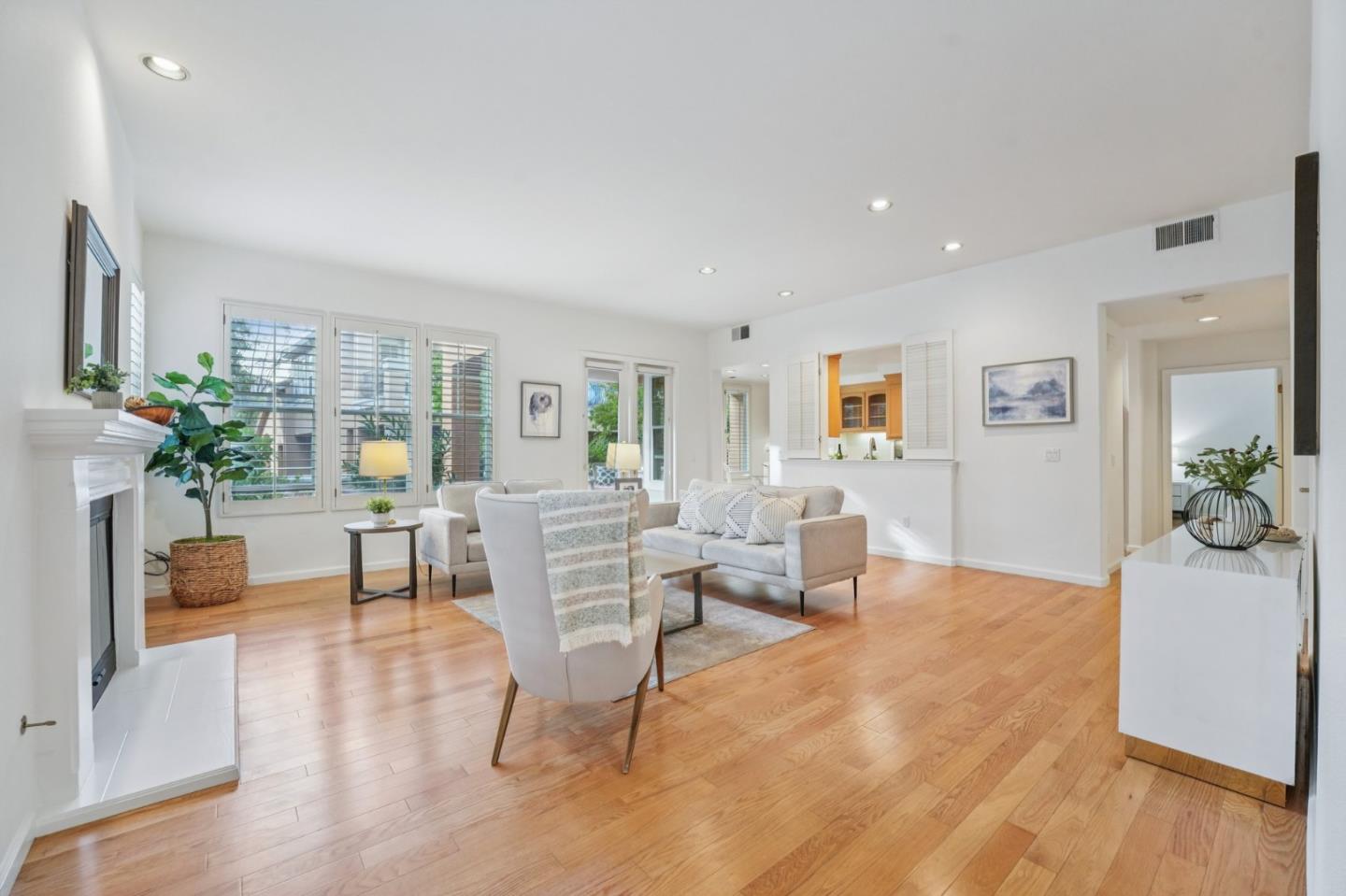 Detail Gallery Image 3 of 61 For 2245 Silver Blossom Ct, San Jose,  CA 95138 - 2 Beds | 2 Baths