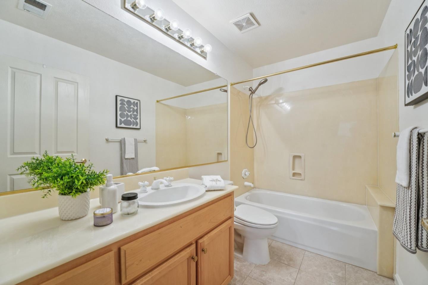 Detail Gallery Image 35 of 61 For 2245 Silver Blossom Ct, San Jose,  CA 95138 - 2 Beds | 2 Baths