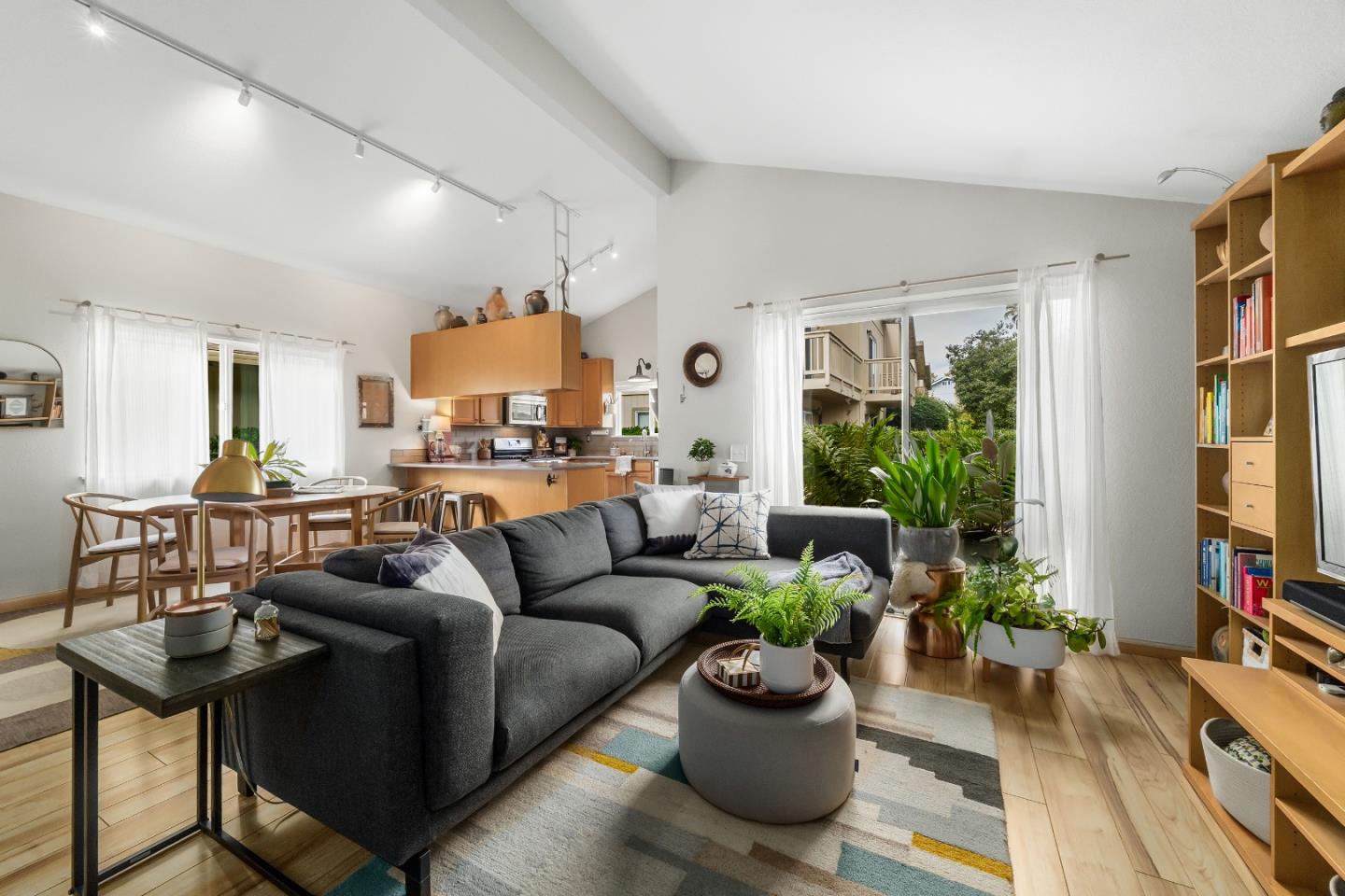 Detail Gallery Image 13 of 48 For 1203 Andrew Ln, Santa Cruz,  CA 95062 - 2 Beds | 2 Baths