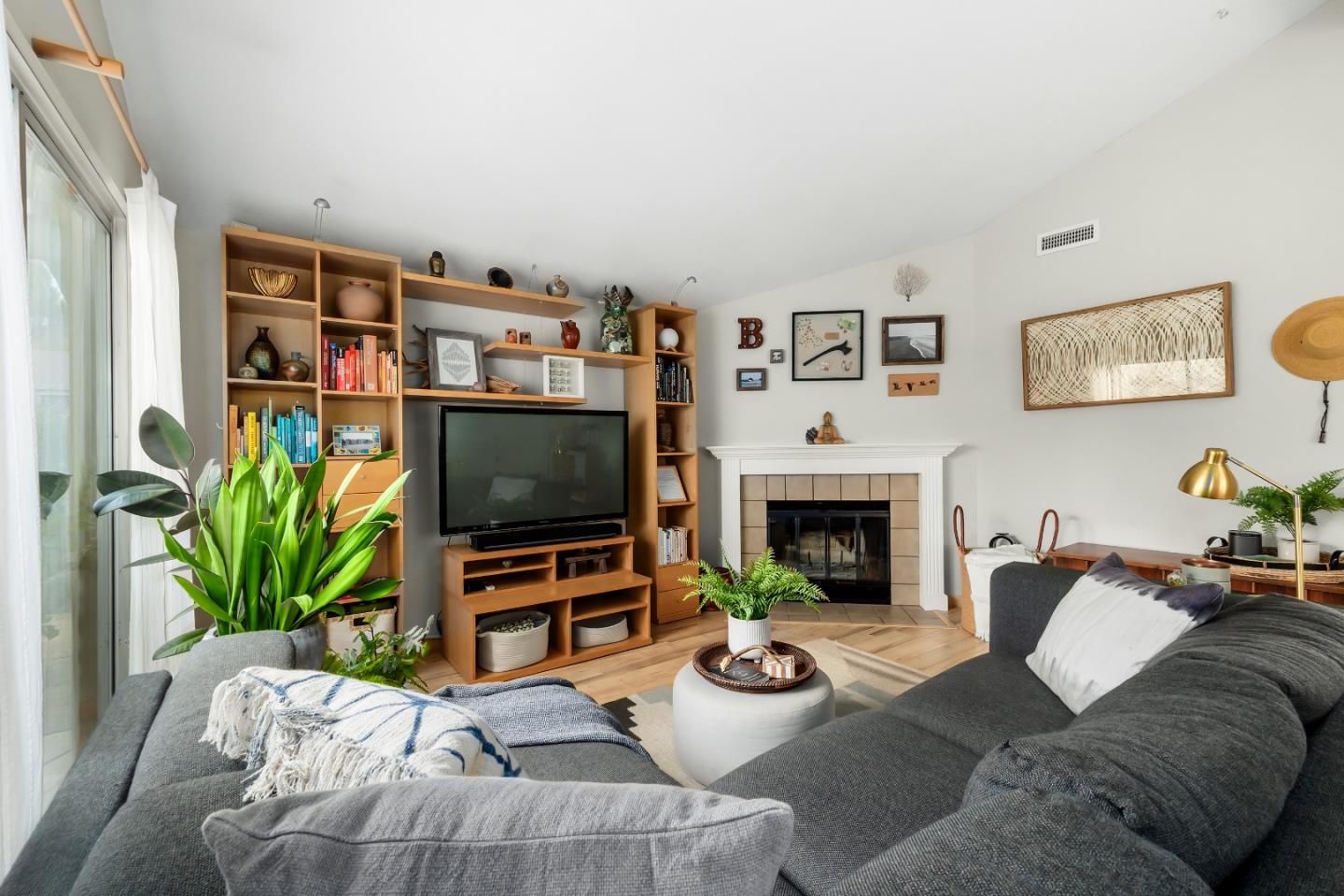 Detail Gallery Image 14 of 48 For 1203 Andrew Ln, Santa Cruz,  CA 95062 - 2 Beds | 2 Baths