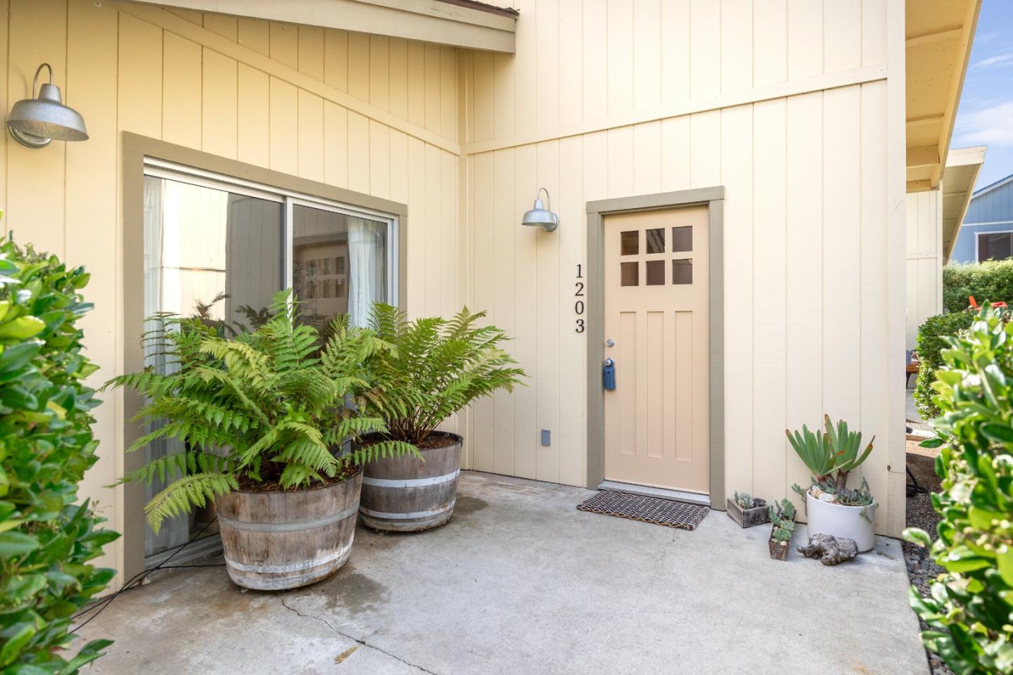 Detail Gallery Image 3 of 48 For 1203 Andrew Ln, Santa Cruz,  CA 95062 - 2 Beds | 2 Baths