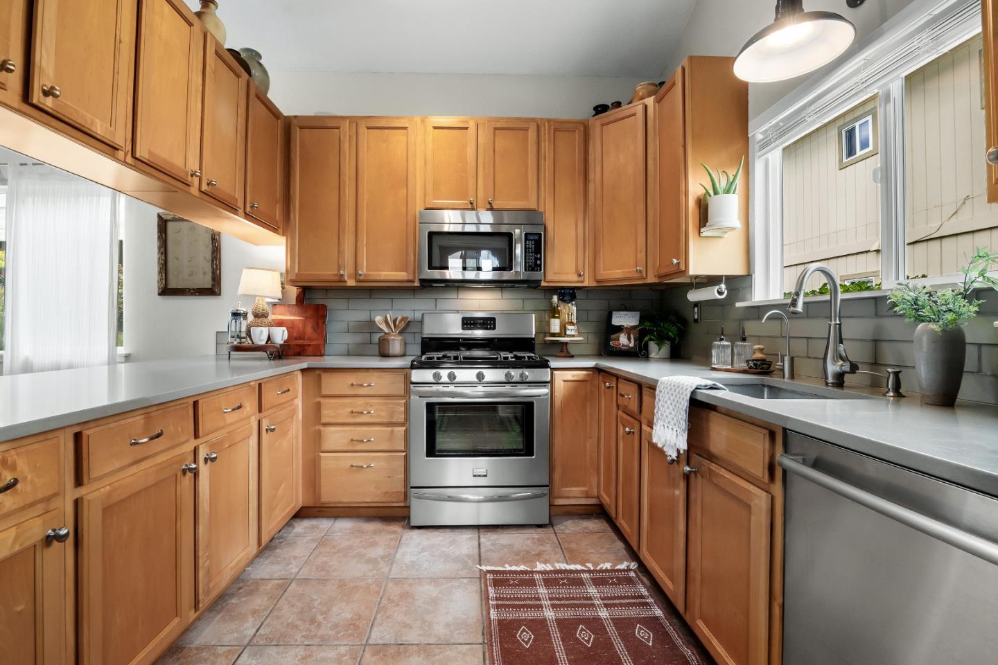 Detail Gallery Image 5 of 48 For 1203 Andrew Ln, Santa Cruz,  CA 95062 - 2 Beds | 2 Baths