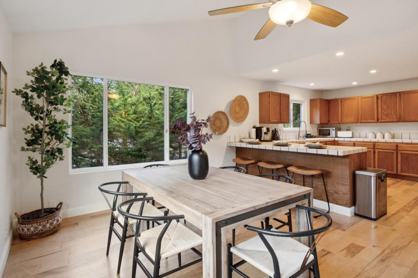 Detail Gallery Image 10 of 34 For 1519 Perez Dr, Pacifica,  CA 94044 - 3 Beds | 2/1 Baths