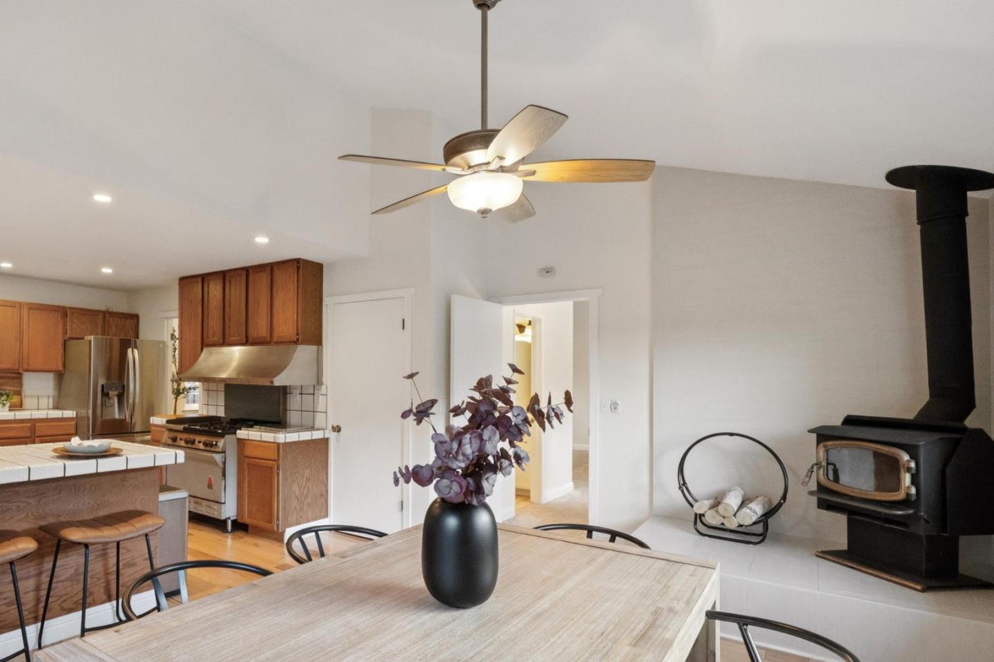 Detail Gallery Image 12 of 34 For 1519 Perez Dr, Pacifica,  CA 94044 - 3 Beds | 2/1 Baths