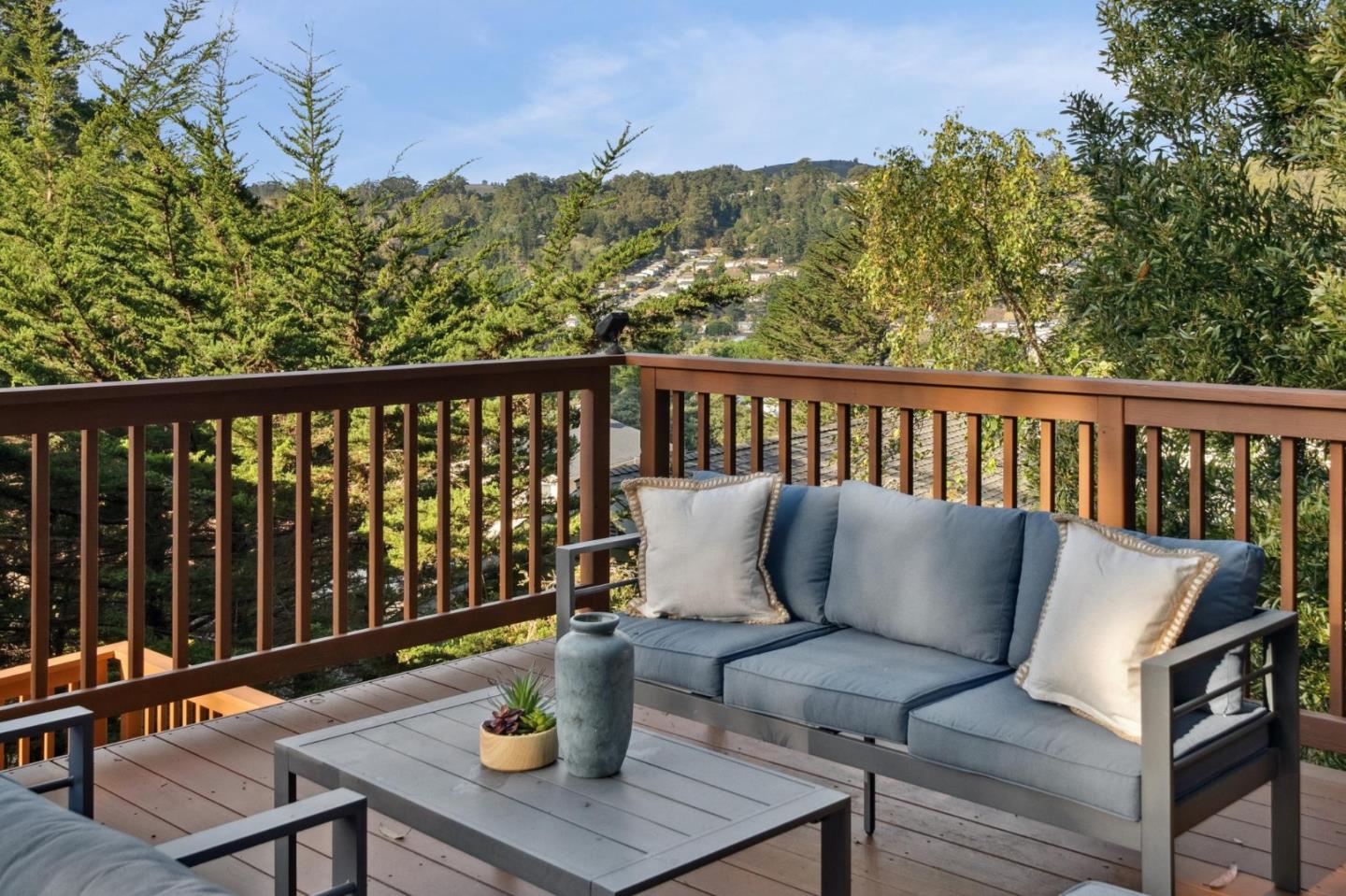 Detail Gallery Image 23 of 34 For 1519 Perez Dr, Pacifica,  CA 94044 - 3 Beds | 2/1 Baths