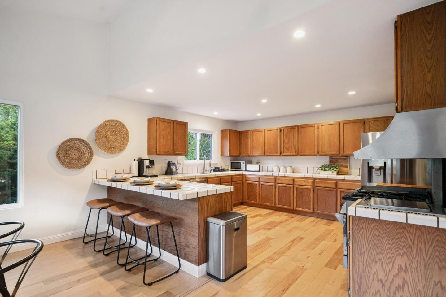 Detail Gallery Image 6 of 34 For 1519 Perez Dr, Pacifica,  CA 94044 - 3 Beds | 2/1 Baths