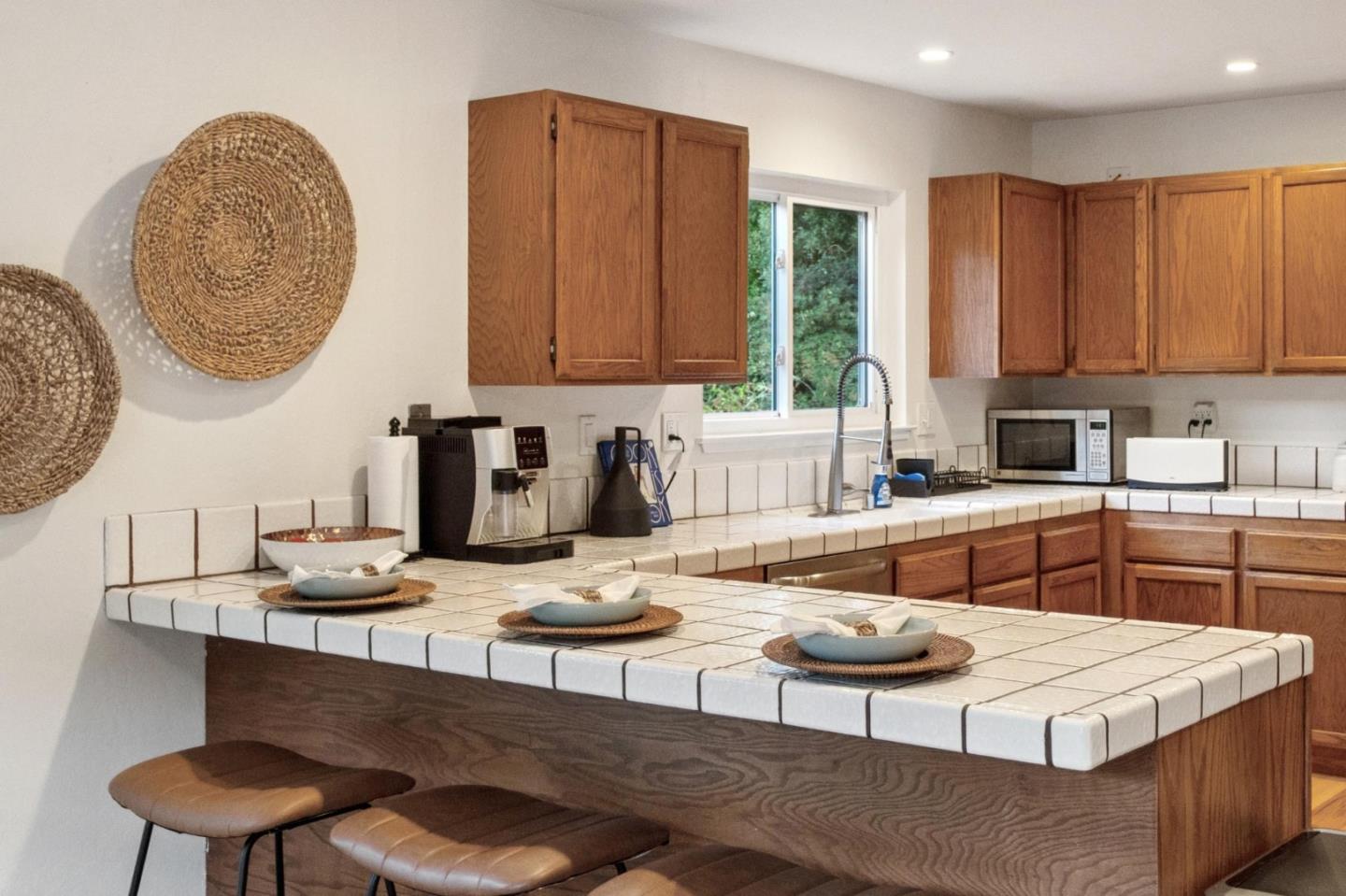 Detail Gallery Image 7 of 34 For 1519 Perez Dr, Pacifica,  CA 94044 - 3 Beds | 2/1 Baths