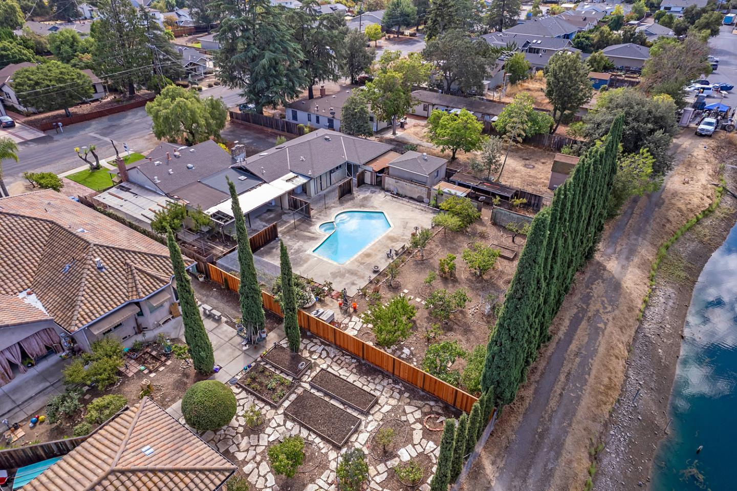 Detail Gallery Image 31 of 34 For 875 Emory Ave, Campbell,  CA 95008 - 4 Beds | 4 Baths