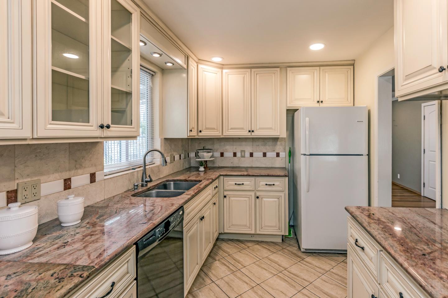 Detail Gallery Image 8 of 34 For 875 Emory Ave, Campbell,  CA 95008 - 4 Beds | 4 Baths