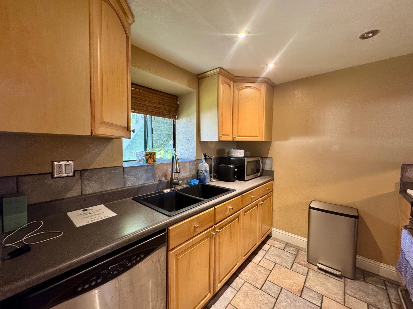 Detail Gallery Image 10 of 19 For 3016 Shadow Springs Pl, San Jose,  CA 95121 - 2 Beds | 1 Baths