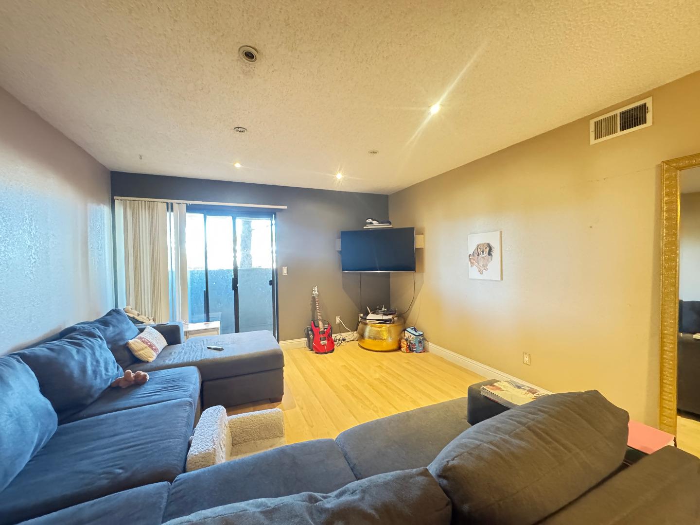 Detail Gallery Image 13 of 19 For 3016 Shadow Springs Pl, San Jose,  CA 95121 - 2 Beds | 1 Baths