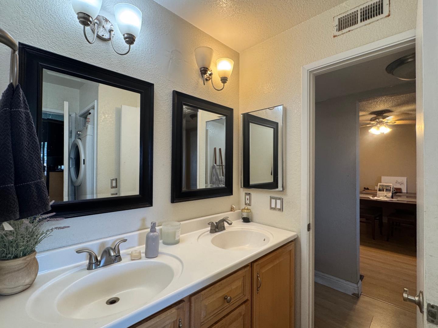 Detail Gallery Image 5 of 19 For 3016 Shadow Springs Pl, San Jose,  CA 95121 - 2 Beds | 1 Baths
