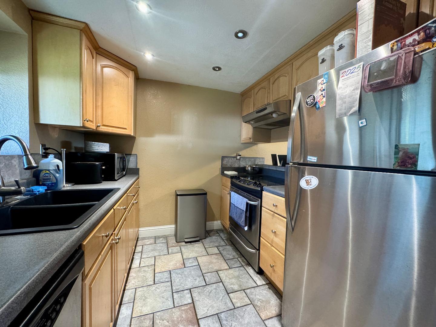 Detail Gallery Image 8 of 19 For 3016 Shadow Springs Pl, San Jose,  CA 95121 - 2 Beds | 1 Baths