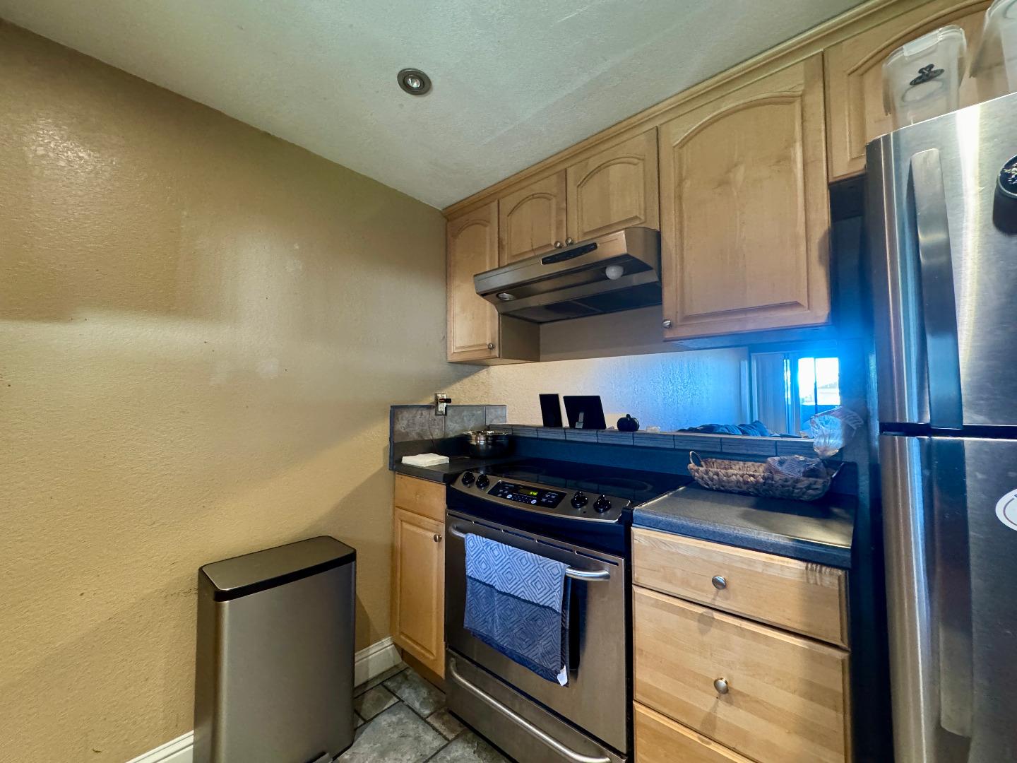 Detail Gallery Image 9 of 19 For 3016 Shadow Springs Pl, San Jose,  CA 95121 - 2 Beds | 1 Baths