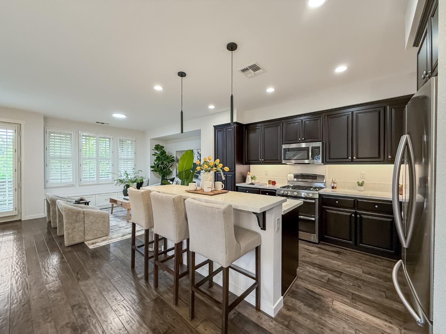 Detail Gallery Image 10 of 46 For 311 Geary Way, Mountain View,  CA 94041 - 4 Beds | 4 Baths