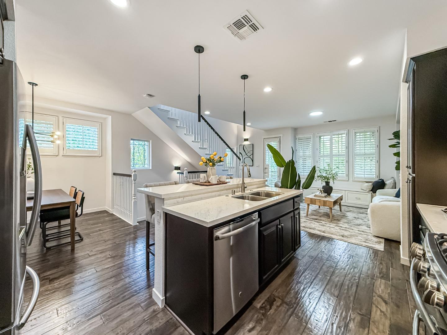 Detail Gallery Image 12 of 46 For 311 Geary Way, Mountain View,  CA 94041 - 4 Beds | 4 Baths