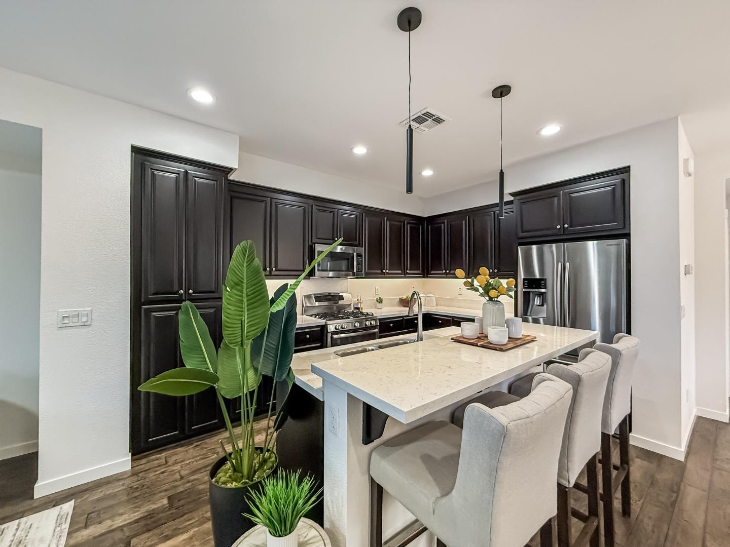 Detail Gallery Image 22 of 46 For 311 Geary Way, Mountain View,  CA 94041 - 4 Beds | 4 Baths