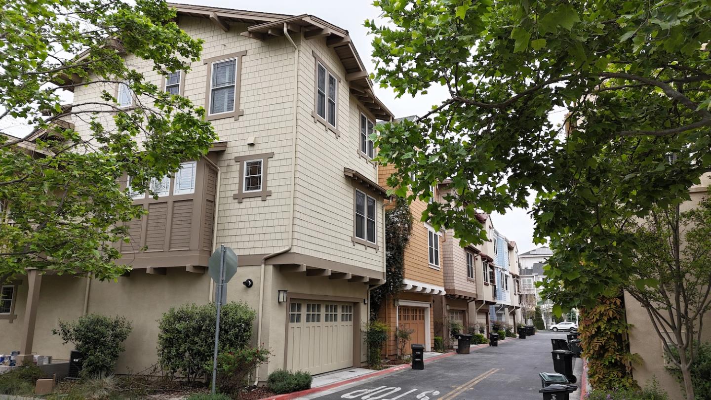 Detail Gallery Image 40 of 46 For 311 Geary Way, Mountain View,  CA 94041 - 4 Beds | 4 Baths