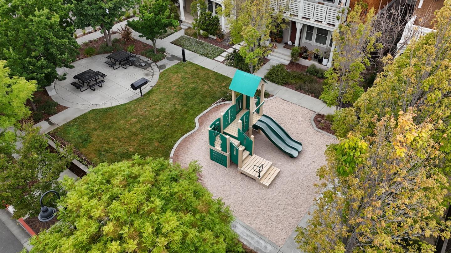 Detail Gallery Image 45 of 46 For 311 Geary Way, Mountain View,  CA 94041 - 4 Beds | 4 Baths