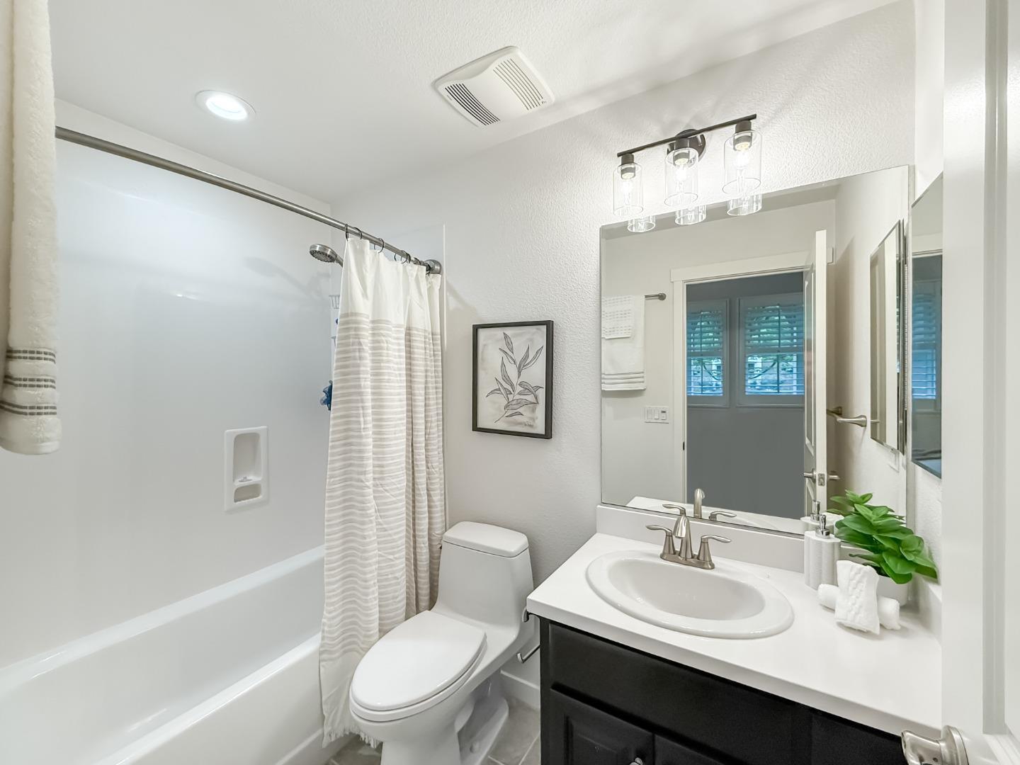 Detail Gallery Image 8 of 46 For 311 Geary Way, Mountain View,  CA 94041 - 4 Beds | 4 Baths