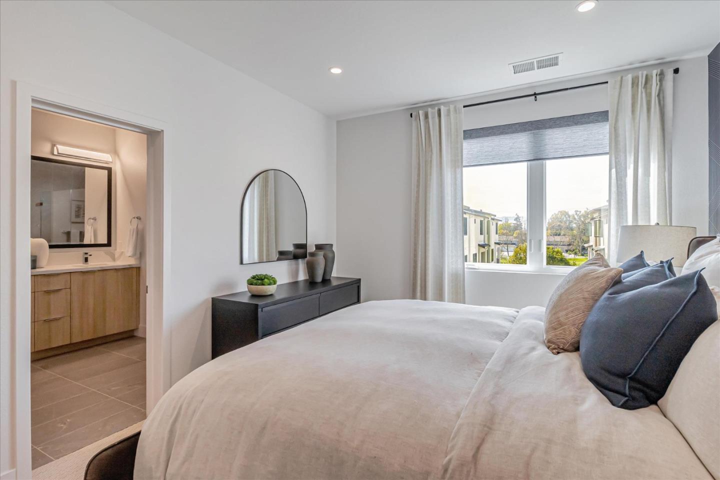 Detail Gallery Image 36 of 42 For 2871 Josephine Ln, Palo Alto,  CA 94303 - 3 Beds | 3 Baths