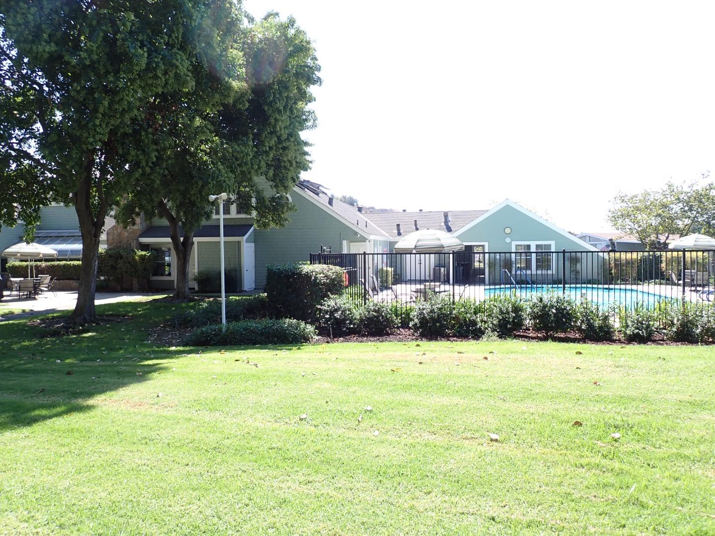 Detail Gallery Image 9 of 10 For 375 S Millpond Dr #375,  San Jose,  CA 95125 - 2 Beds | 2 Baths