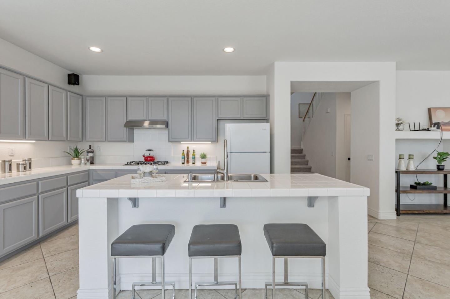 Detail Gallery Image 12 of 53 For 1048 Stillspring Dr, Vacaville,  CA 95687 - 5 Beds | 3 Baths