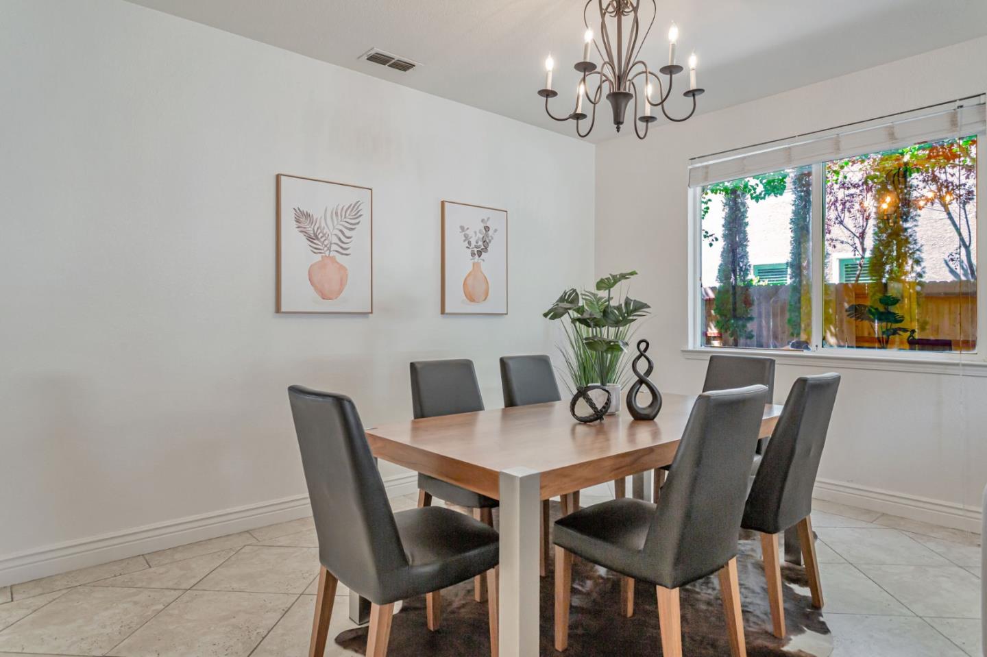 Detail Gallery Image 16 of 53 For 1048 Stillspring Dr, Vacaville,  CA 95687 - 5 Beds | 3 Baths