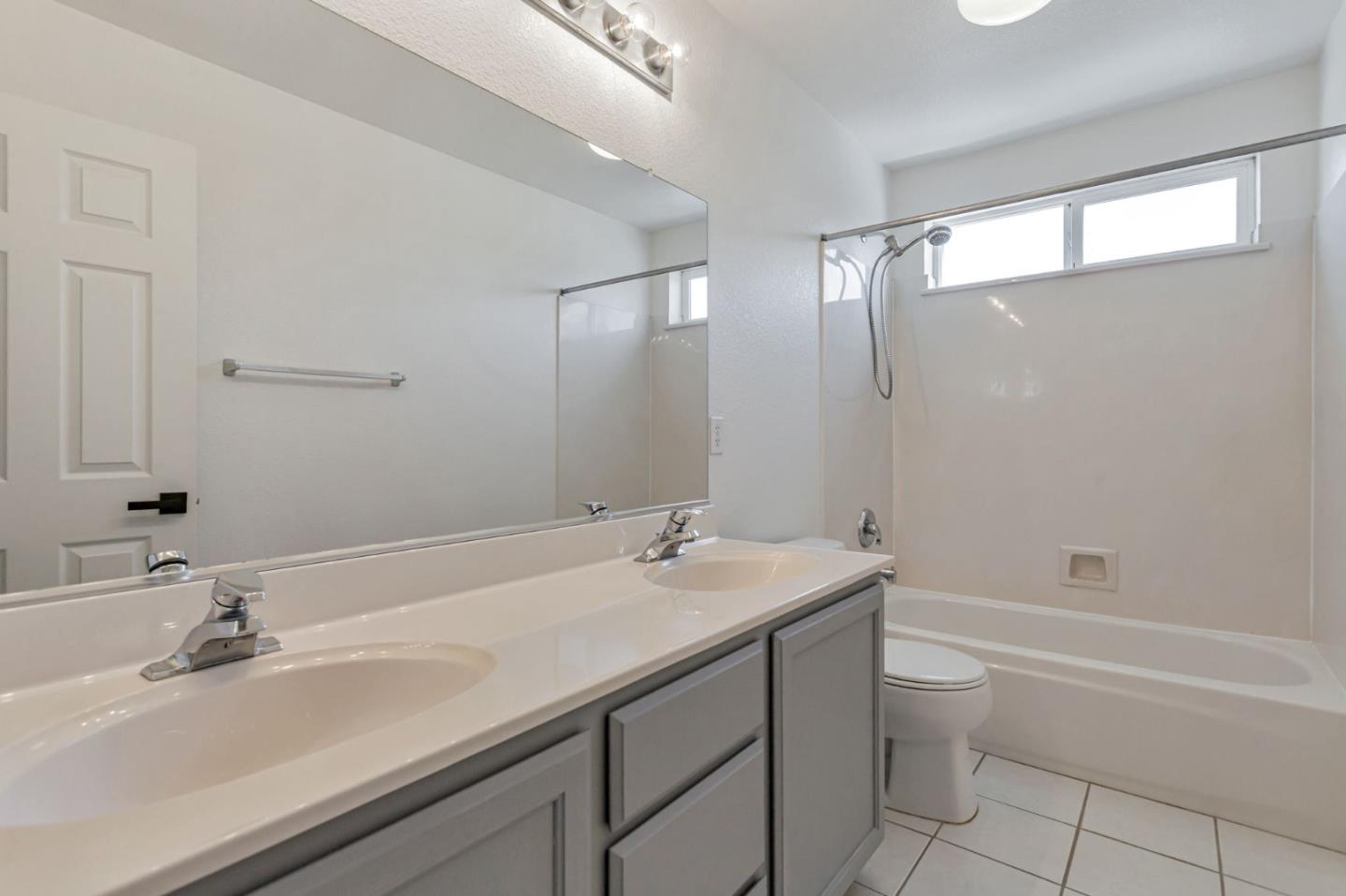 Detail Gallery Image 32 of 53 For 1048 Stillspring Dr, Vacaville,  CA 95687 - 5 Beds | 3 Baths