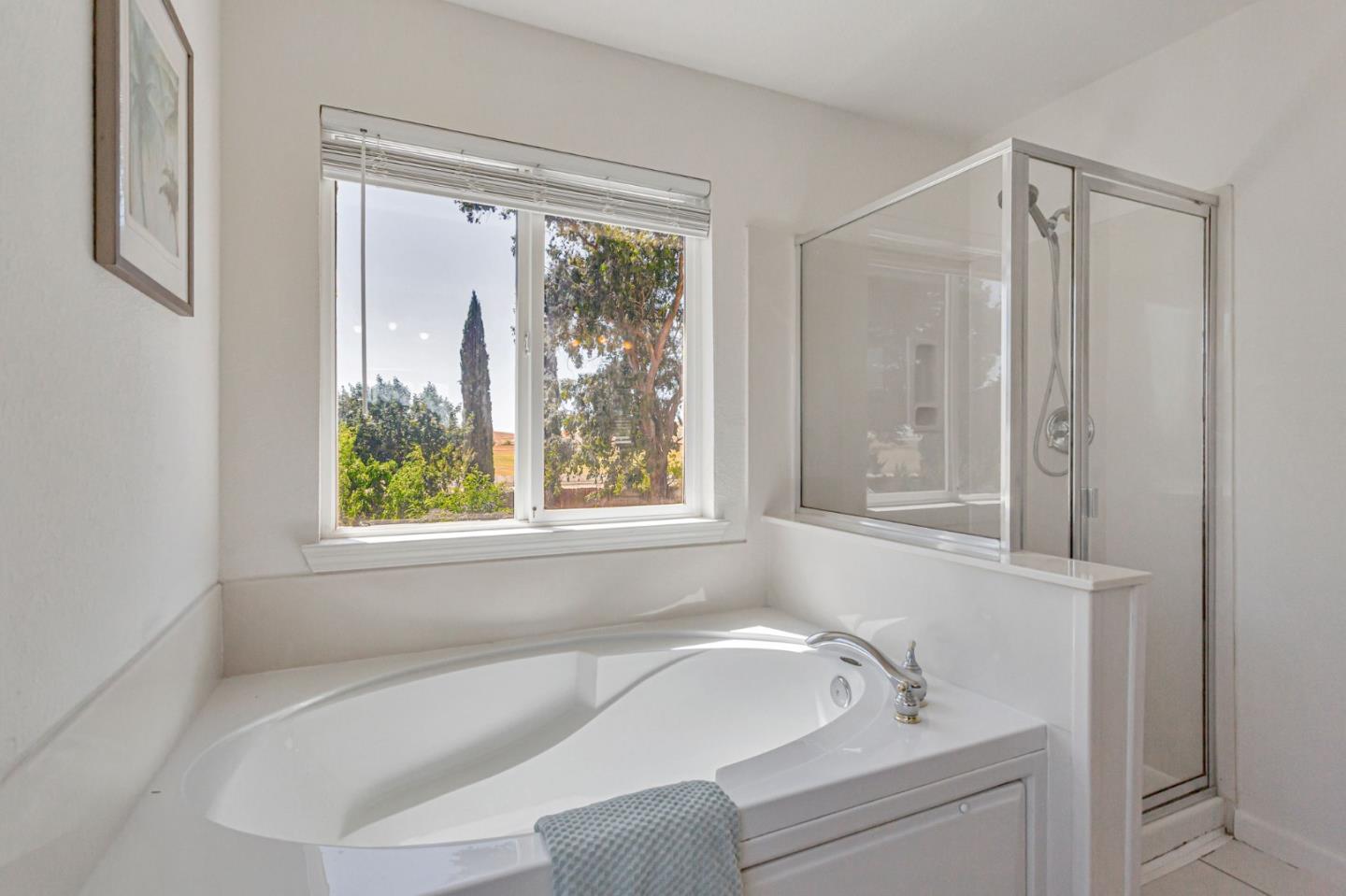 Detail Gallery Image 38 of 53 For 1048 Stillspring Dr, Vacaville,  CA 95687 - 5 Beds | 3 Baths