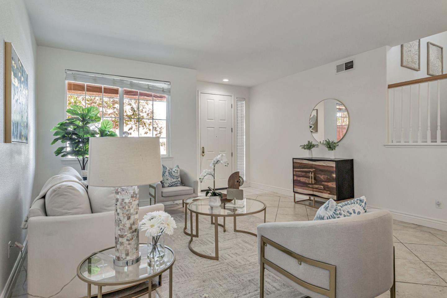 Detail Gallery Image 4 of 53 For 1048 Stillspring Dr, Vacaville,  CA 95687 - 5 Beds | 3 Baths