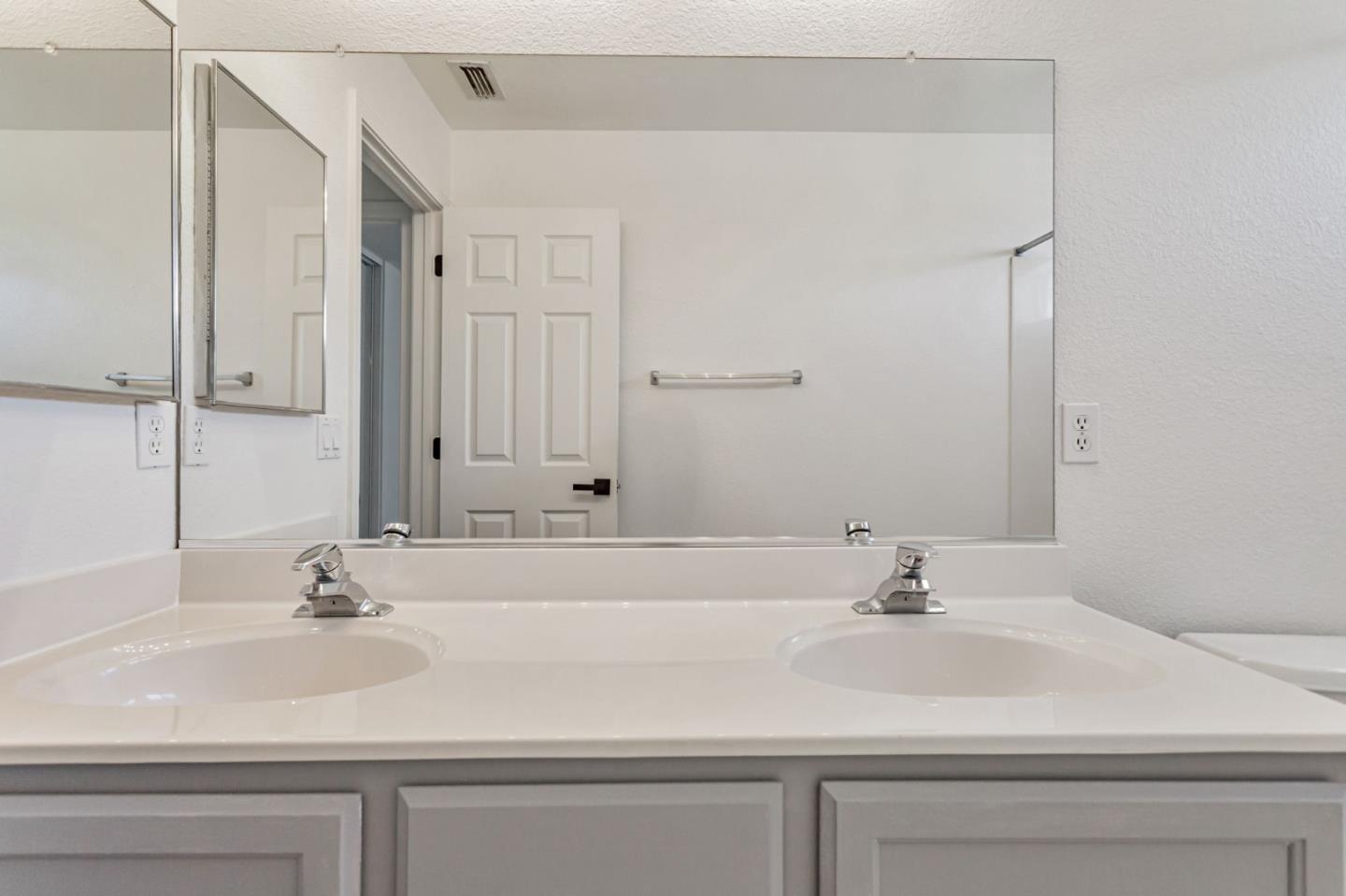 Detail Gallery Image 40 of 53 For 1048 Stillspring Dr, Vacaville,  CA 95687 - 5 Beds | 3 Baths