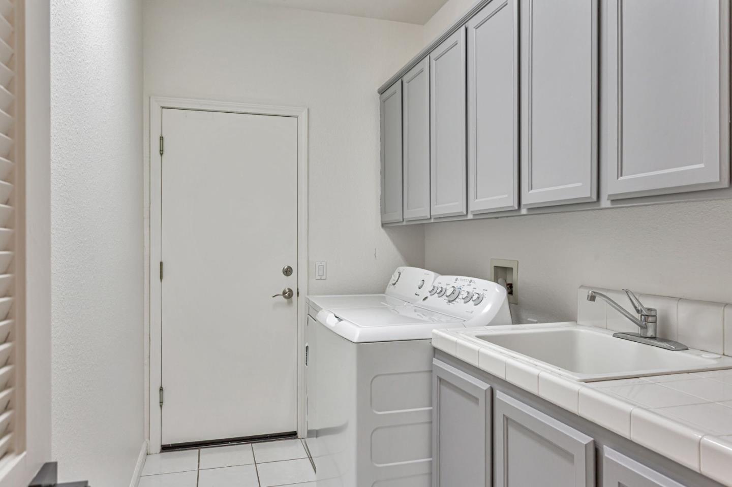 Detail Gallery Image 41 of 53 For 1048 Stillspring Dr, Vacaville,  CA 95687 - 5 Beds | 3 Baths