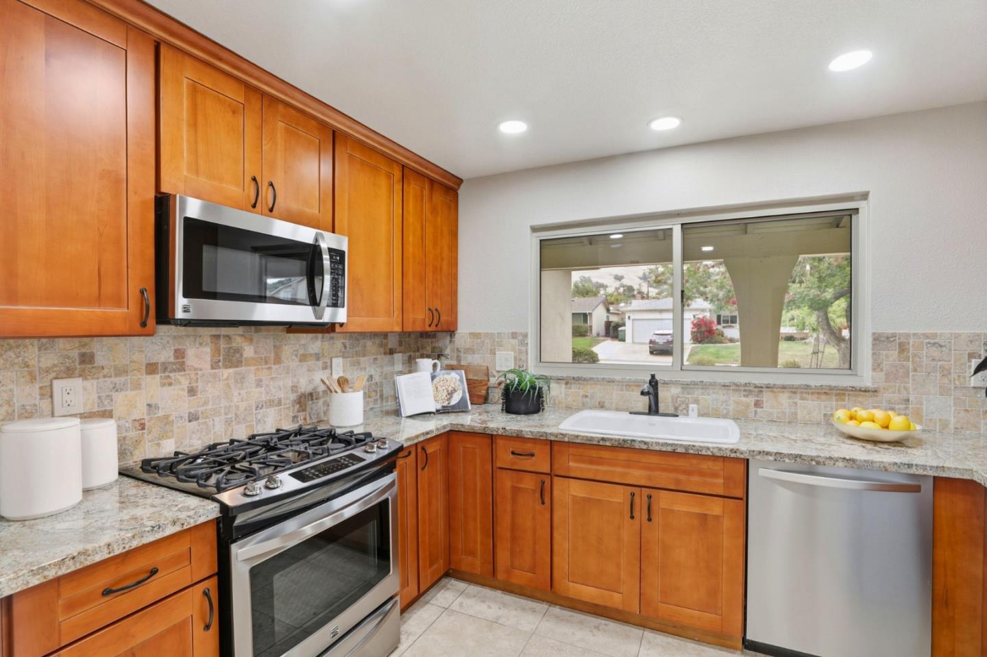 Detail Gallery Image 16 of 42 For 1103 Somerset Dr, San Jose,  CA 95132 - 4 Beds | 2 Baths