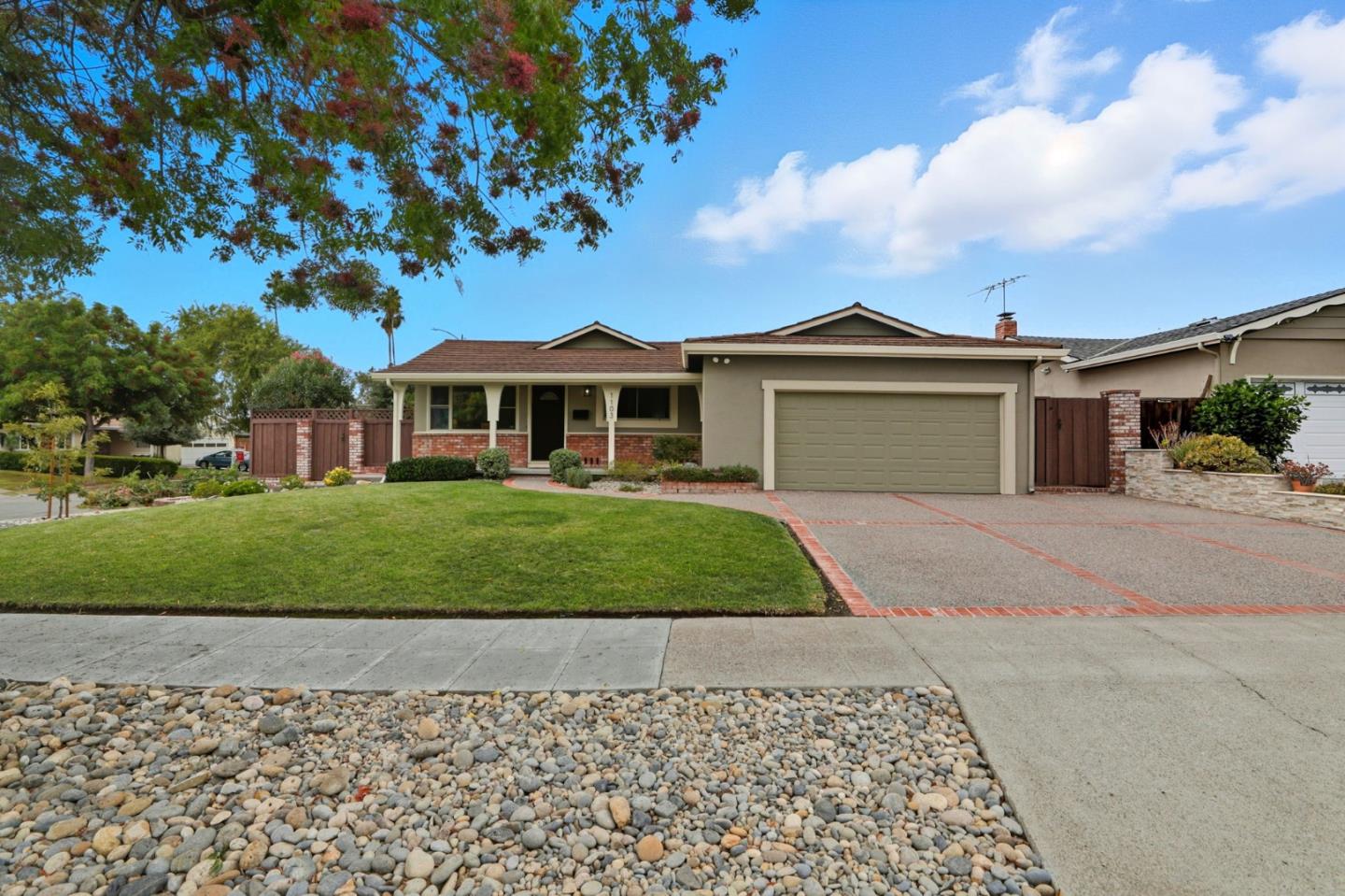 Detail Gallery Image 2 of 42 For 1103 Somerset Dr, San Jose,  CA 95132 - 4 Beds | 2 Baths