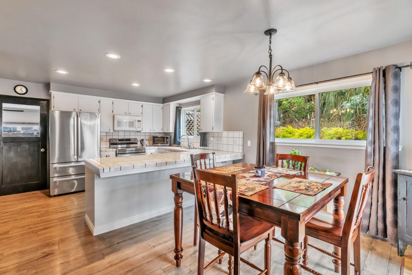 Detail Gallery Image 11 of 32 For 7561 Chester Dr, Salinas,  CA 93907 - 3 Beds | 2 Baths