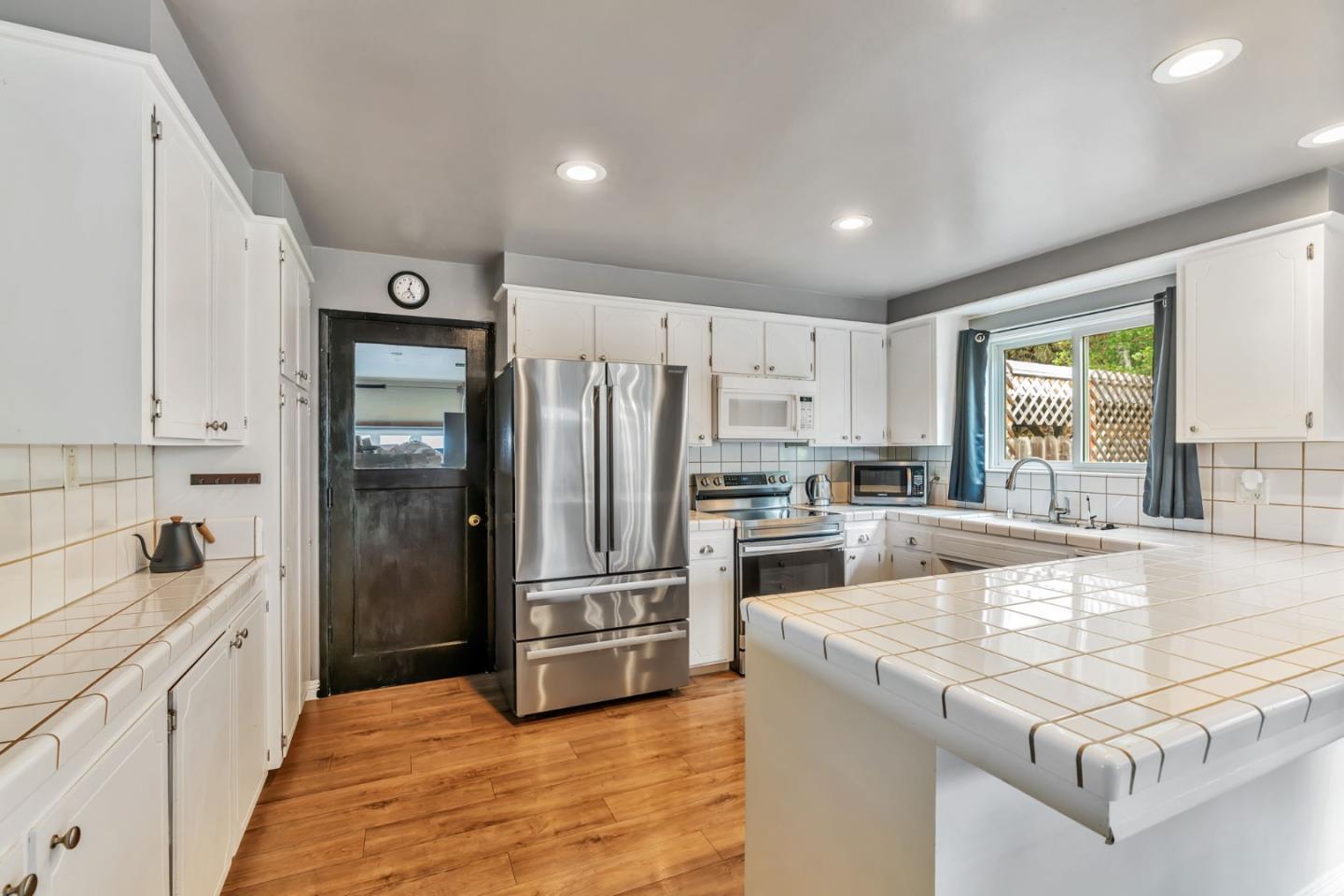 Detail Gallery Image 12 of 32 For 7561 Chester Dr, Salinas,  CA 93907 - 3 Beds | 2 Baths