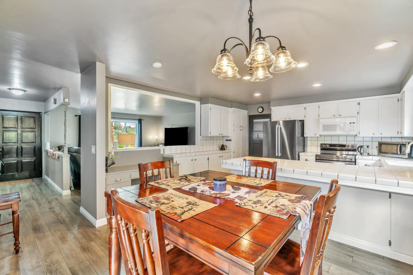 Detail Gallery Image 13 of 32 For 7561 Chester Dr, Salinas,  CA 93907 - 3 Beds | 2 Baths