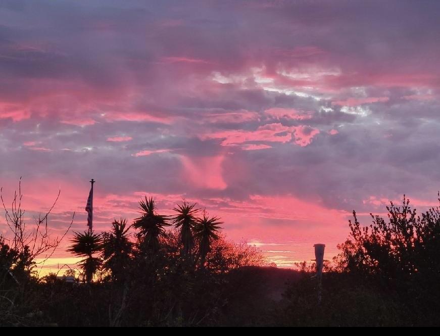 Detail Gallery Image 5 of 32 For 7561 Chester Dr, Salinas,  CA 93907 - 3 Beds | 2 Baths