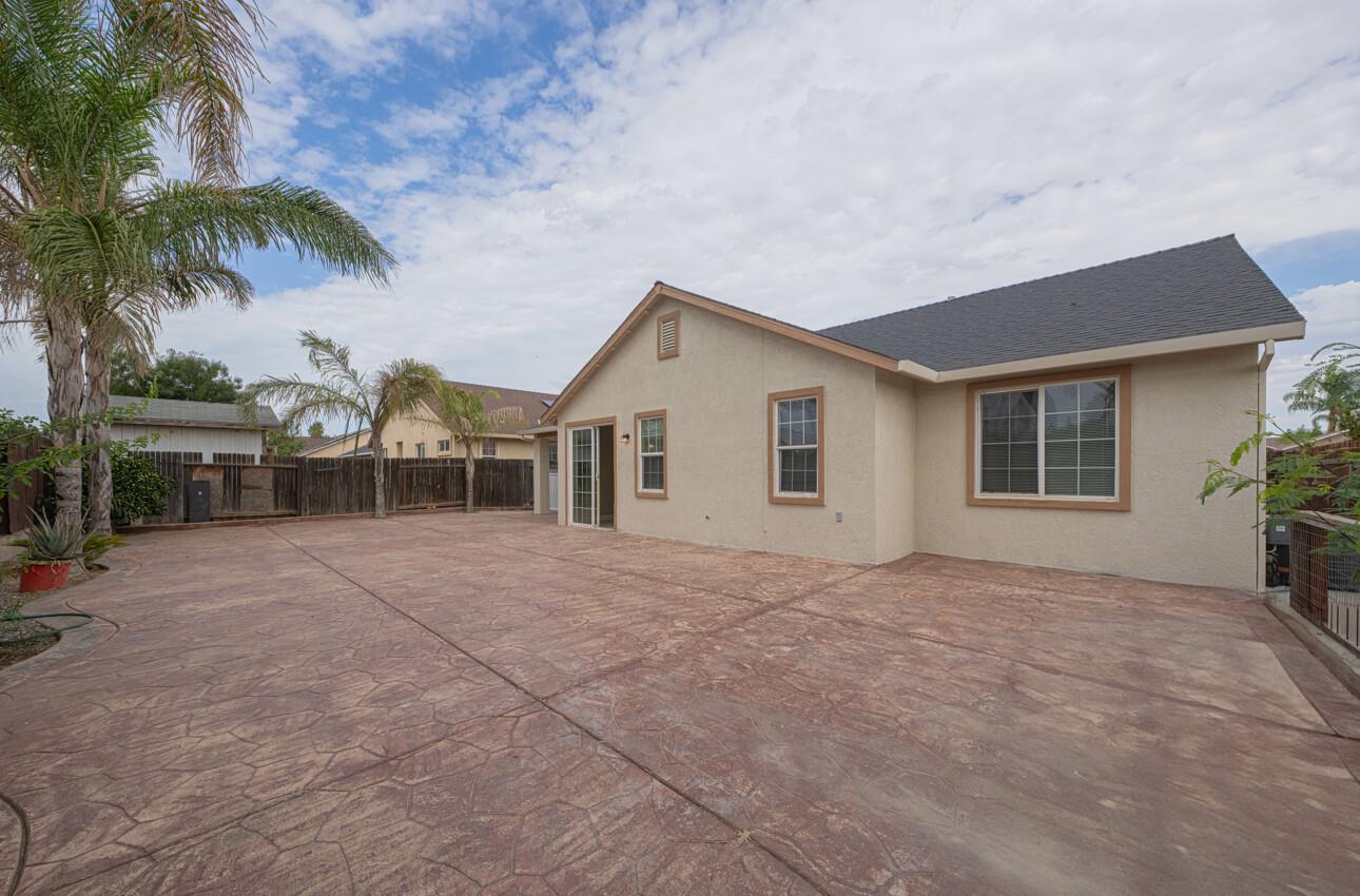Detail Gallery Image 13 of 41 For 1592 Lacreta Ave, Madera,  CA 93638 - 4 Beds | 2 Baths