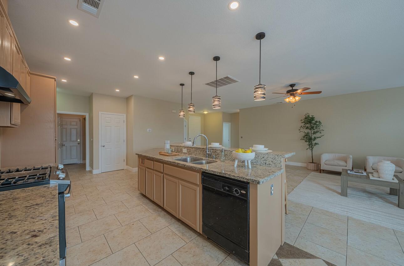 Detail Gallery Image 15 of 41 For 1592 Lacreta Ave, Madera,  CA 93638 - 4 Beds | 2 Baths